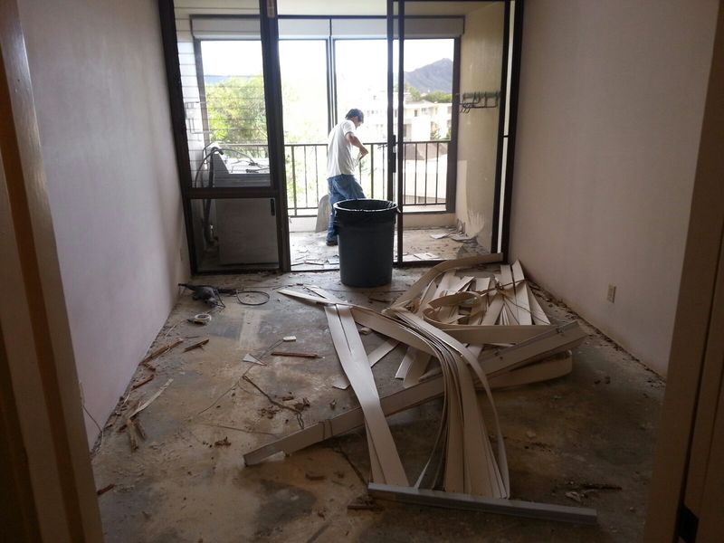 Bedroom...if you look real hard you can see Diamond Head!