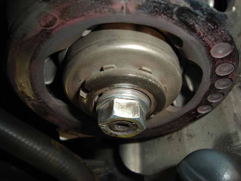 Here's the starter gear and variator nut - you can tell there there was previous wear but it doesn't look like anything fresh happened.