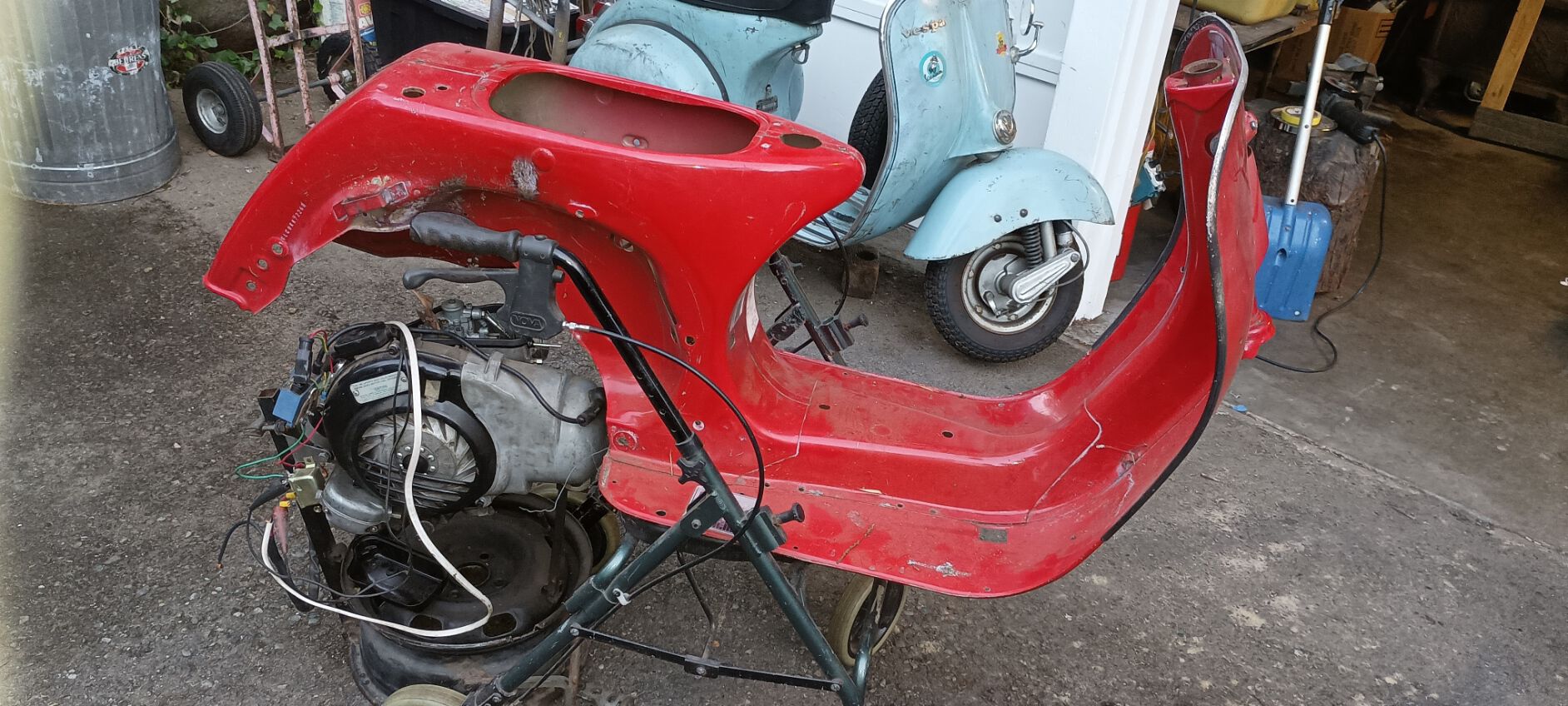 eyeballing Stella motor in Bajaj frame. Special deluxe newer motor with both autolube AND electric start.