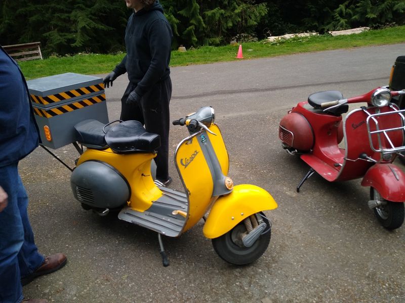 yellow & gray donor bike he's had since college and now getting it back on the road

notice that there's no choke knob because it's piston ported
