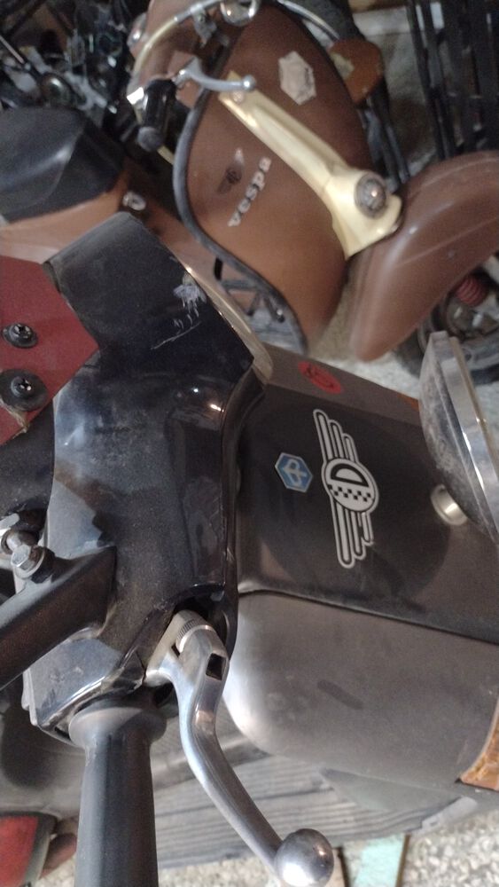 Today I am swapping the adjustable dogleg levers from tired old Cosa over to frisky little BrownBomber.