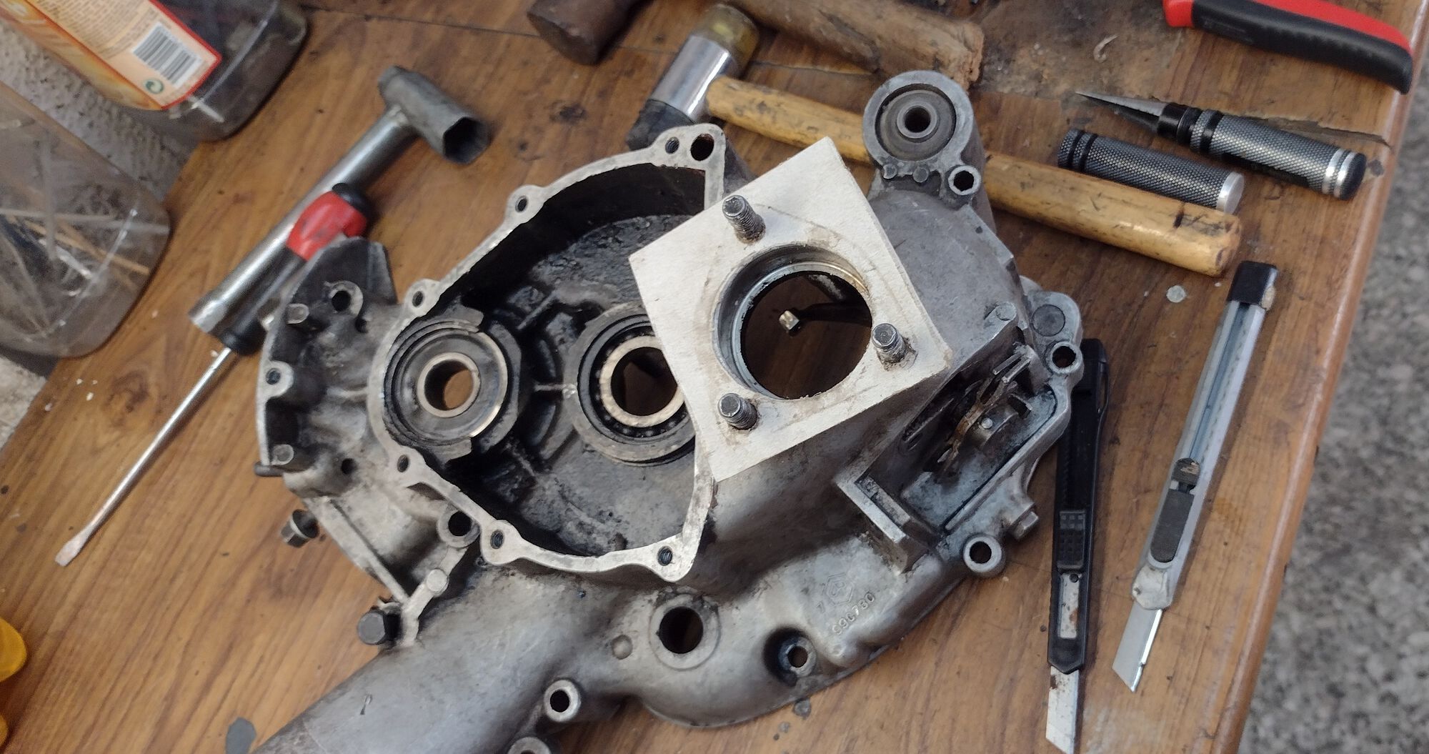 Modern Vespa RTV sealant instead of a gasket for crankcase halves