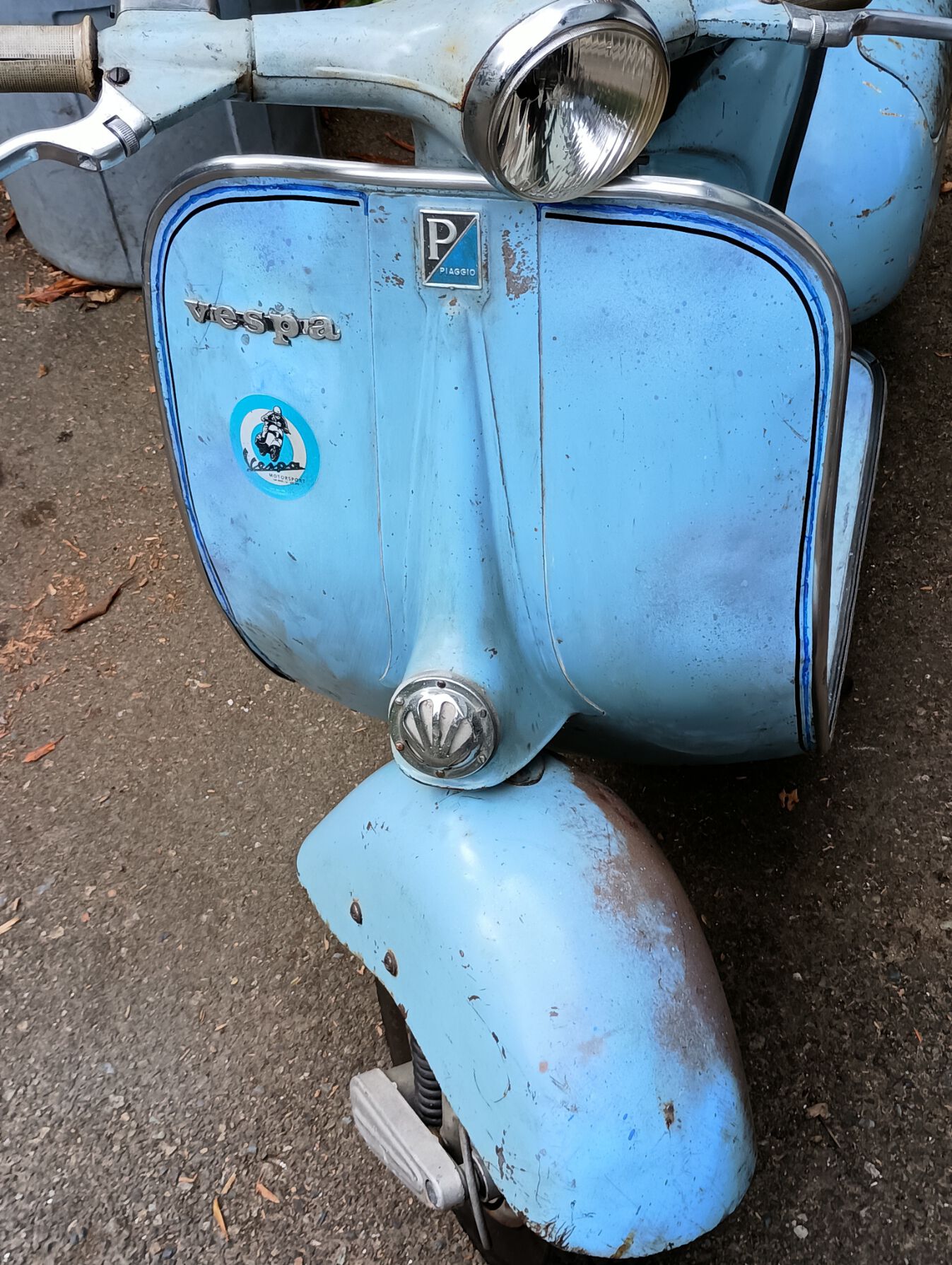 Works well on the original paint like the mudguard & headset, but where I welded the legshield and touched up w/ 3 different shades of rattle can blue it really does nothing to help.