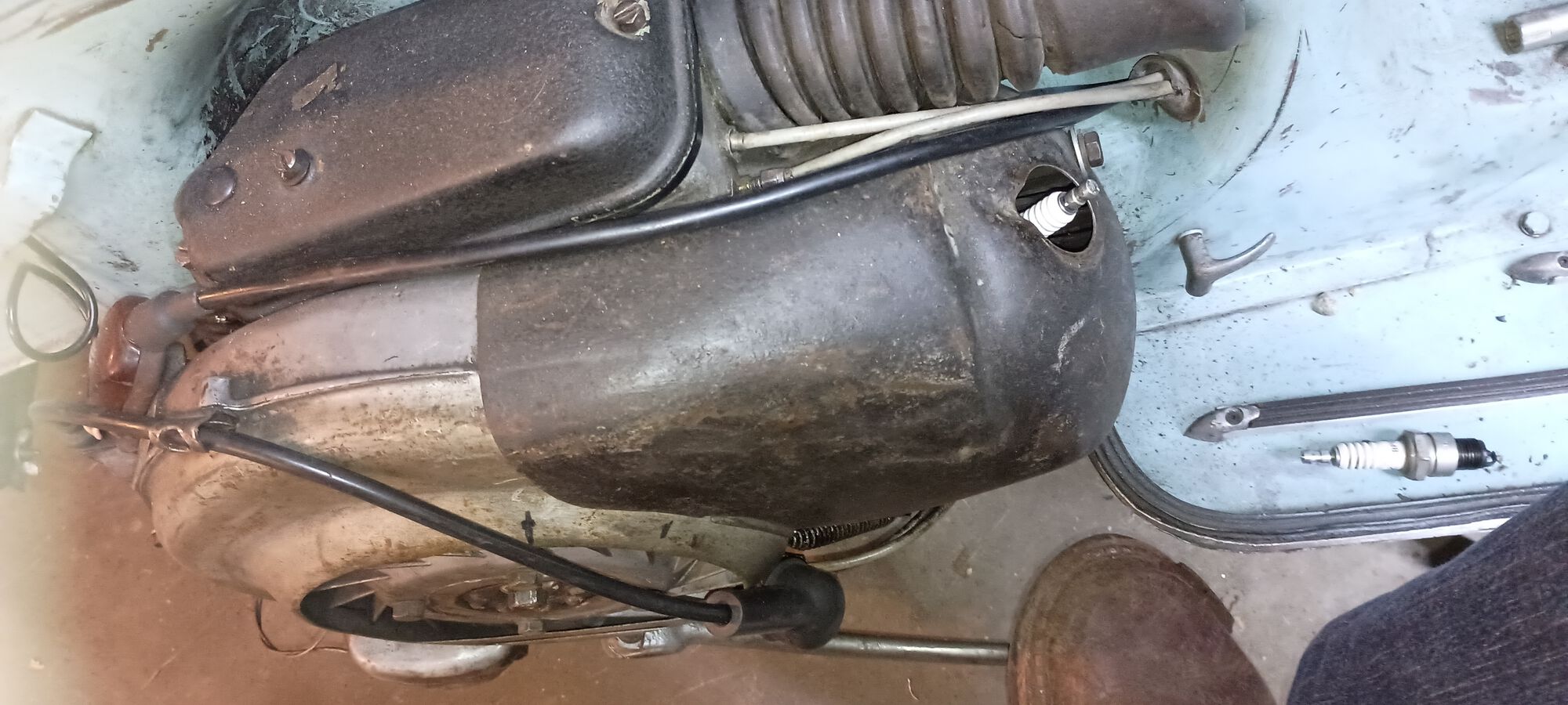 Long plug in Vespa 150 motor, spins free.
 It sure doesn't physically hit but obv a bad idea.