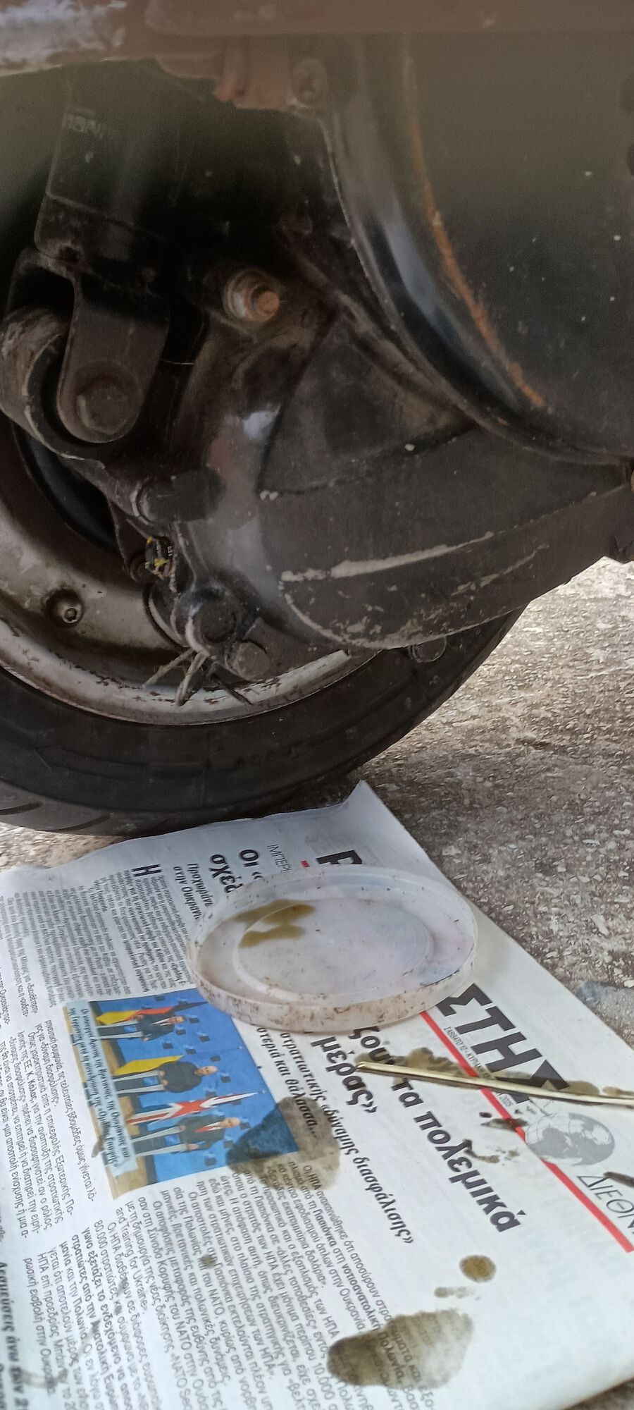 Cracked the drain plug and oil came out(phew!) and stuck a piece of straw in the fill hole which showed plenty of oil.