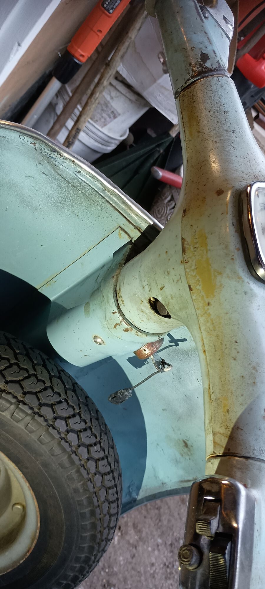 How do you mount an effective windshield from this screw unless there's something more going on...