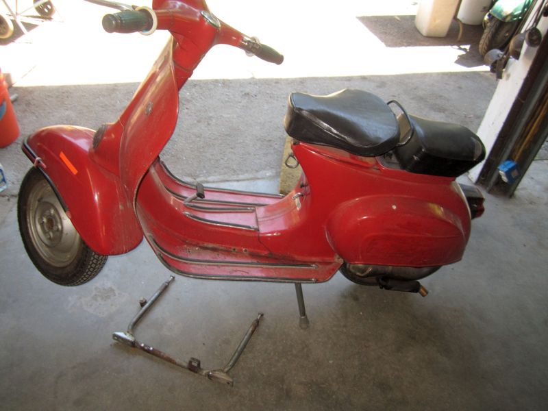 Smallie testing SCG's stand and ver 2.0 on the floor.
The stand is at the CG, so it's easy to tilt front or back wheel off the ground.