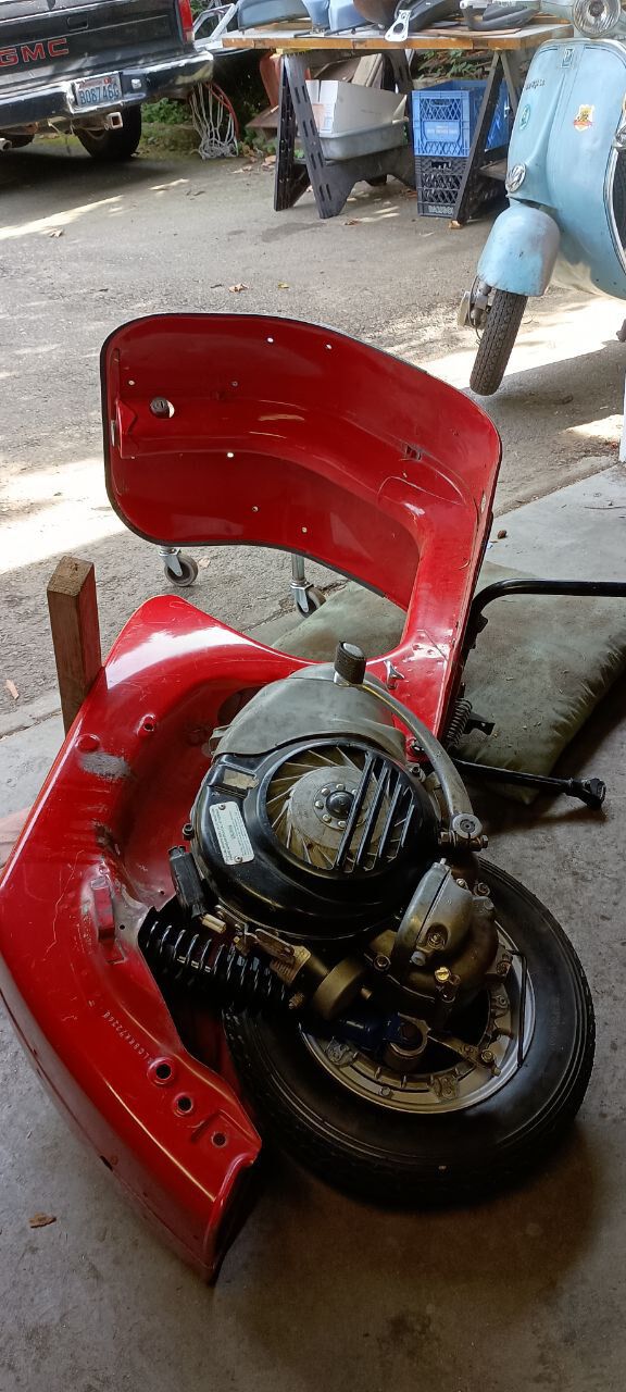 Bolted in and shock installed, the 4T had the top shock mount same as 2T