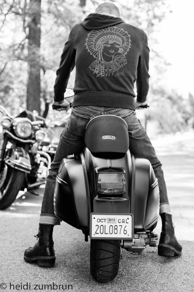 Modern Vespa : Lambretta seat on vespa?