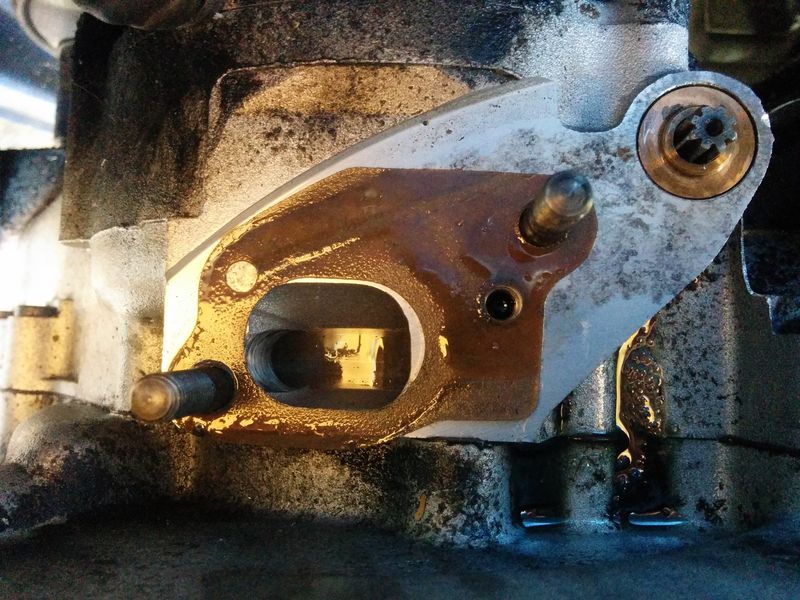 odd gasket under the air box - should extend all the way over to that gear