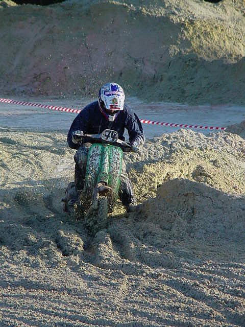 Modern Vespa : Favorite Sketchy Scooter moves