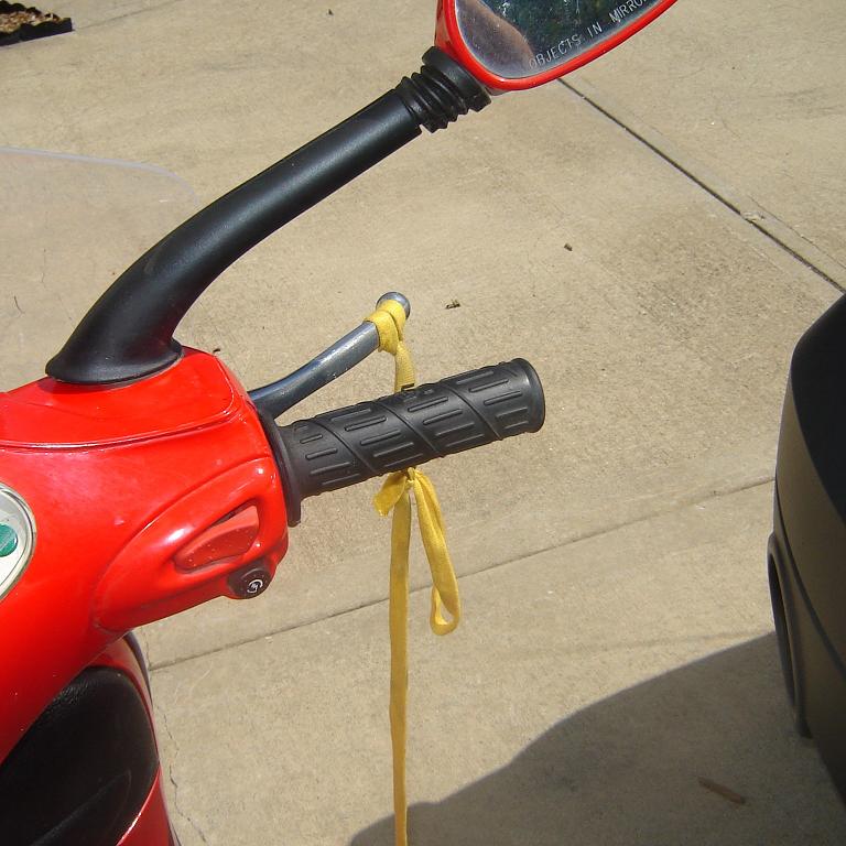 Modern Vespa Et2 kickstand?