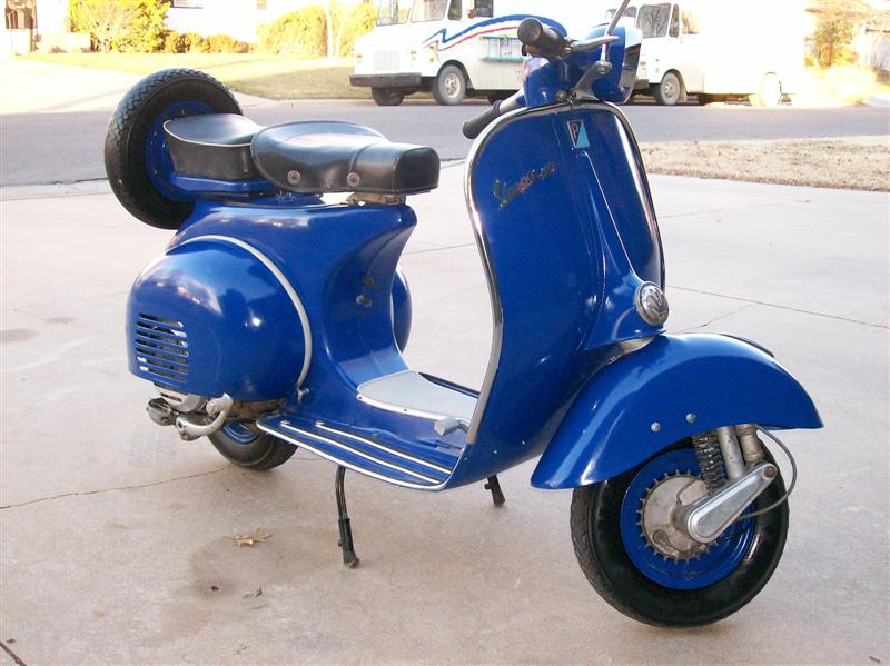 Modern Vespa : Need help identifying vintage Vespa from an old photograph