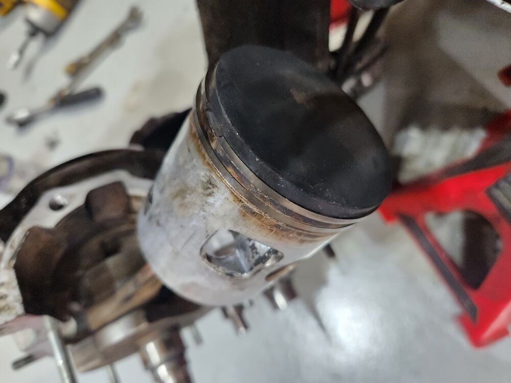 Modern Vespa : Diagnosing piston / cylinder look