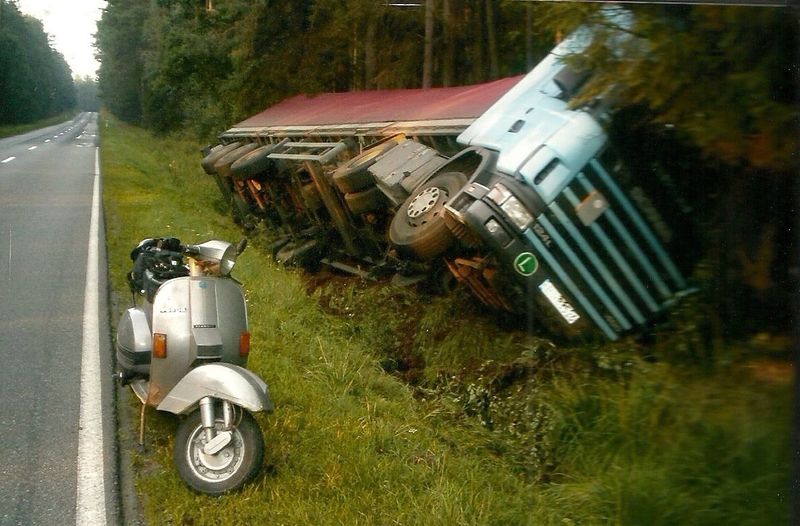 Modern Vespa : What's a nice girl like you...? Scooter photo funnies