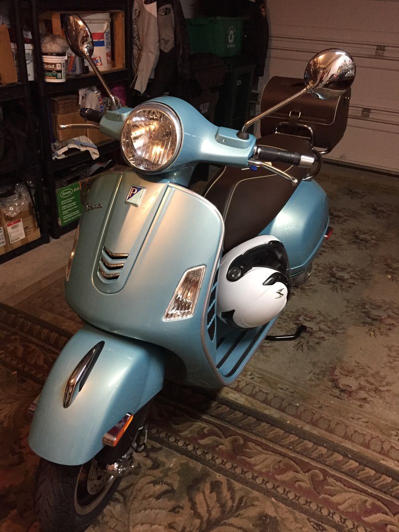 Modern Vespa 2016 GTS 300 LED running lights