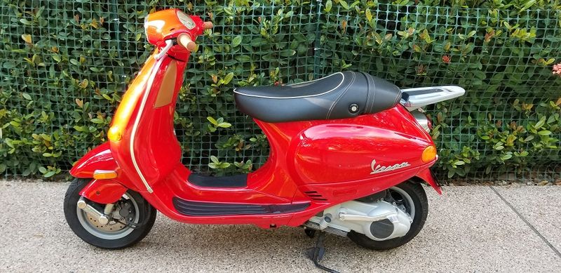 Genuine Piaggio Vespa Rear Turn Signals (Left & Right) For ET2 ET4 50 125 – Chrome Housing