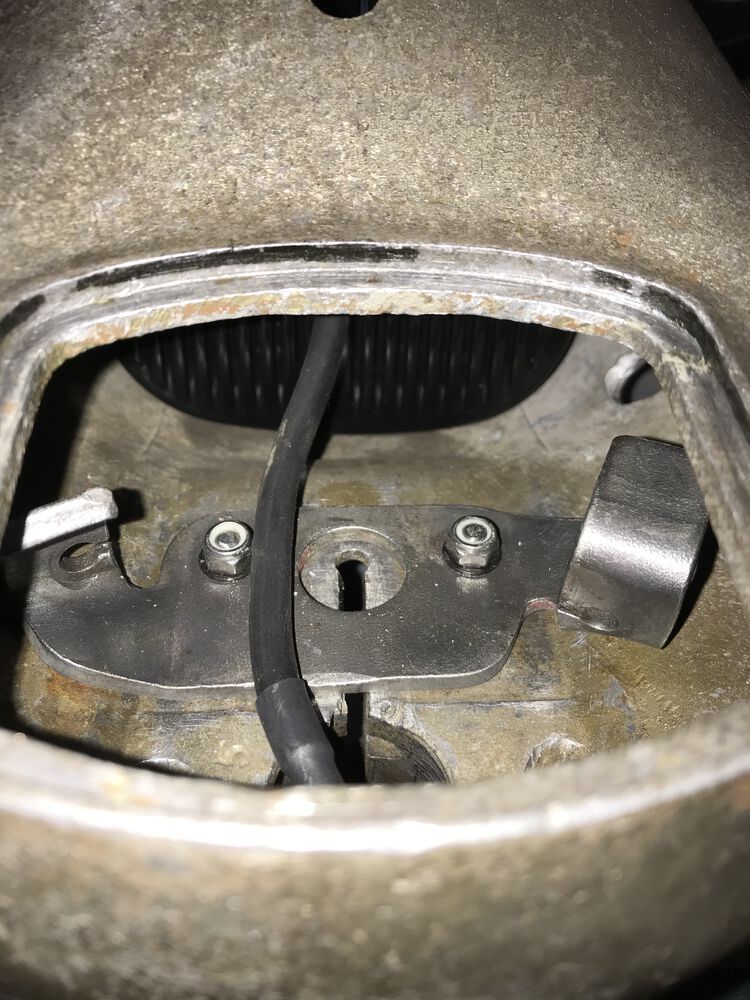 looking down the hole where the speedo resides, there's a decent amount of space.