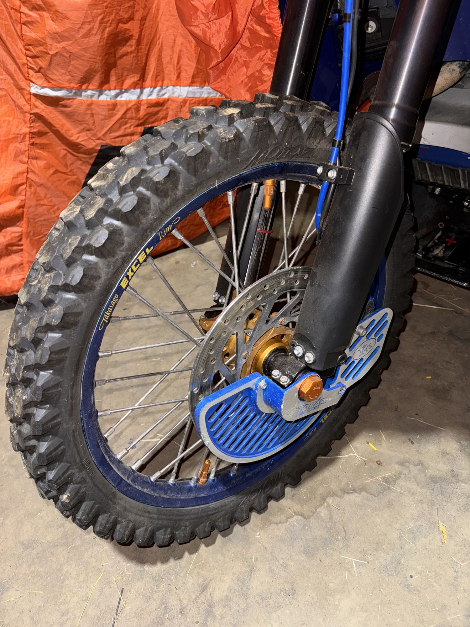 six M6 screws attach the brake rotor to my heavy ktm 990A. That's a LOT more weight and force than what's on a lightweight vape fan.