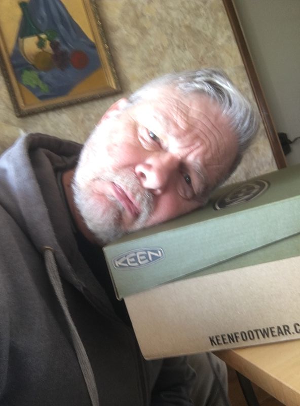 Mrs Wmak was out of town when the travel pillow she ordered arrived, she told me to try it out. I told her it was unsatisfactory.