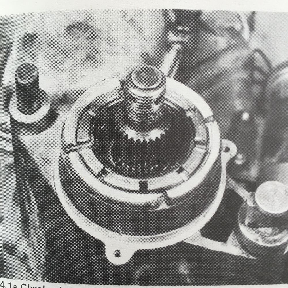 Vespa Sportique made in April '64, single pin brakes on that one...